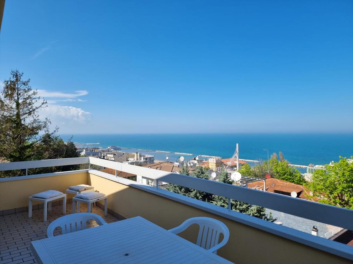 Residence Azzurro Gabicce Mare Buitenkant foto